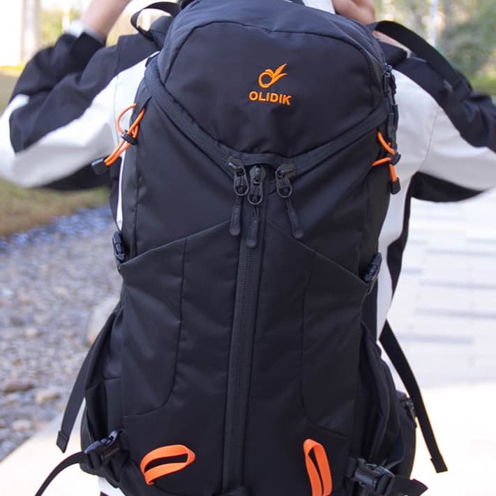 登山リュック アルパイン トラベラー 軽量登山リュック