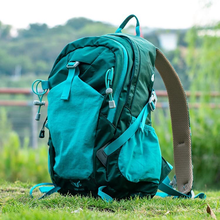 登山リュック 軽量アウトドアパック コンパス