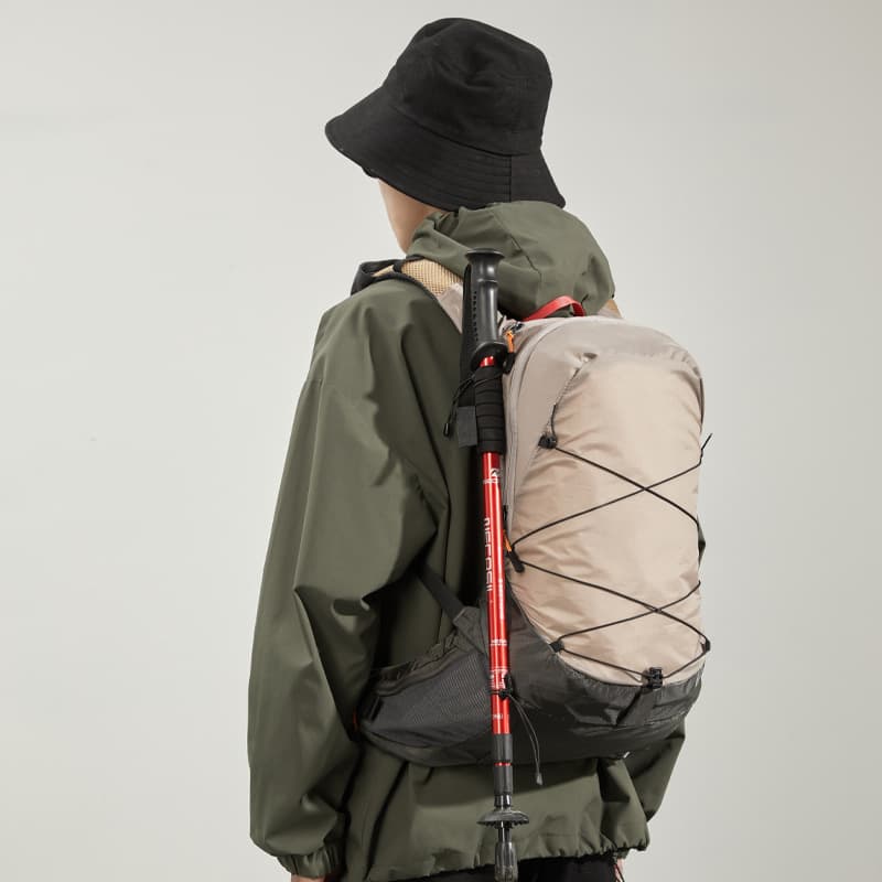 登山リュック 軽量コンパクト 縦型デイパック