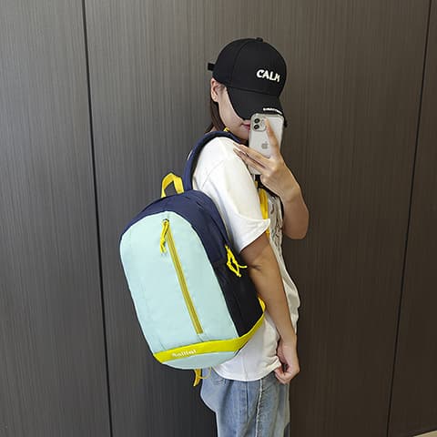 登山リュック 軽やかウィークエンドバックパック