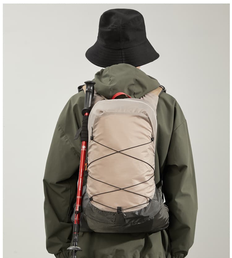 登山リュック 軽量コンパクト 縦型デイパック